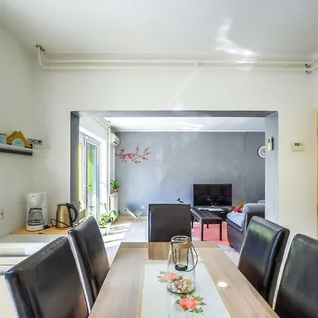 House بولا